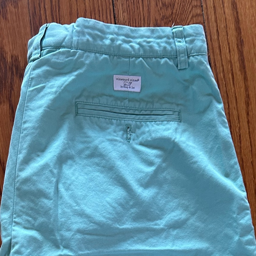 Vineyard Vines breaker shorts barely worn condition discontinued color